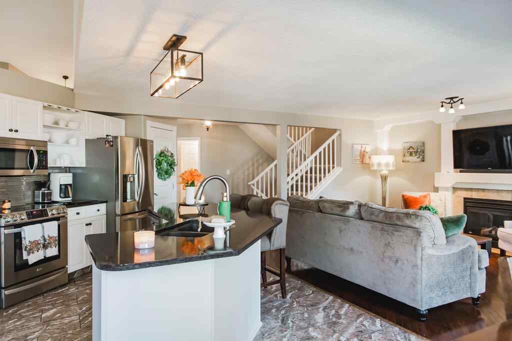 MLS® A2257541 - 6110 93A Street  in Country Club Estates Grande Prairie, Residential