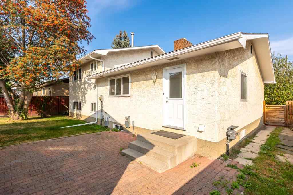 MLS® A2257547 - 207 Whiteview Bay NE in Whitehorn Calgary, Residential