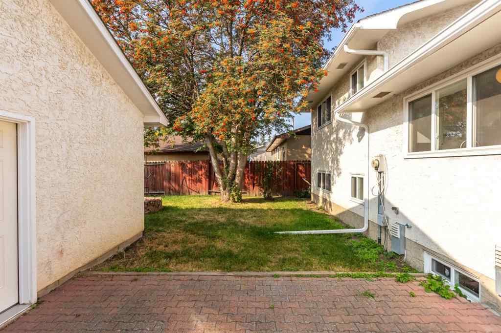 MLS® A2257547 - 207 Whiteview Bay NE in Whitehorn Calgary, Residential