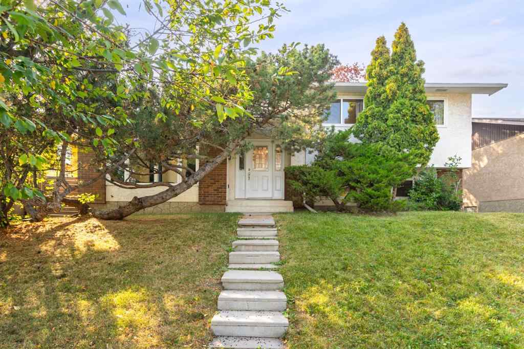 MLS® A2257547 - 207 Whiteview Bay NE in Whitehorn Calgary, Residential