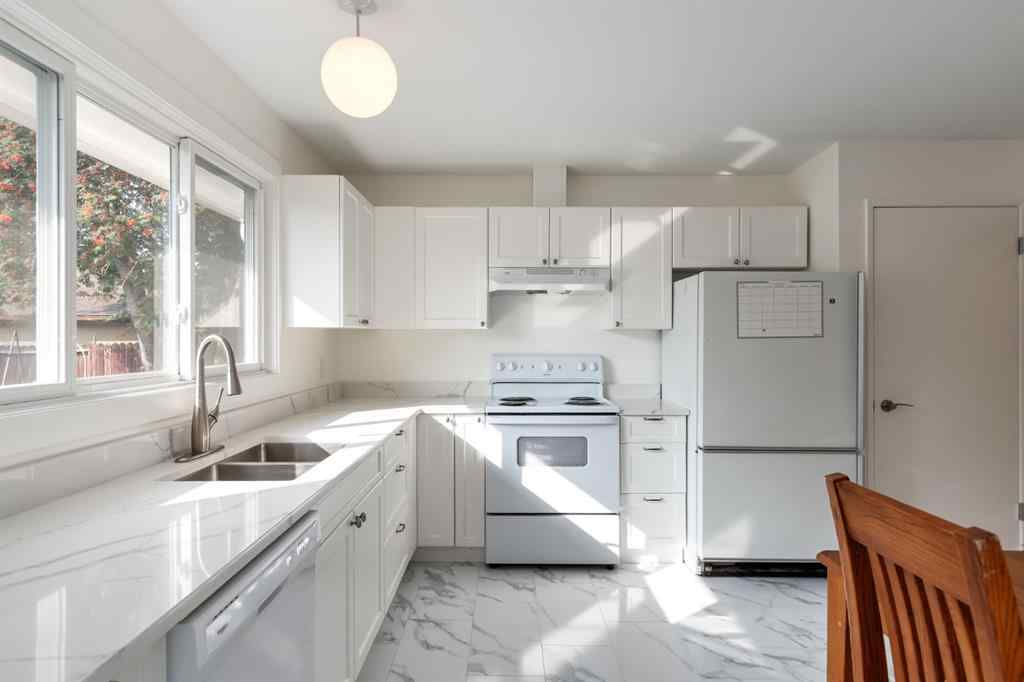 MLS® A2257547 - 207 Whiteview Bay NE in Whitehorn Calgary, Residential