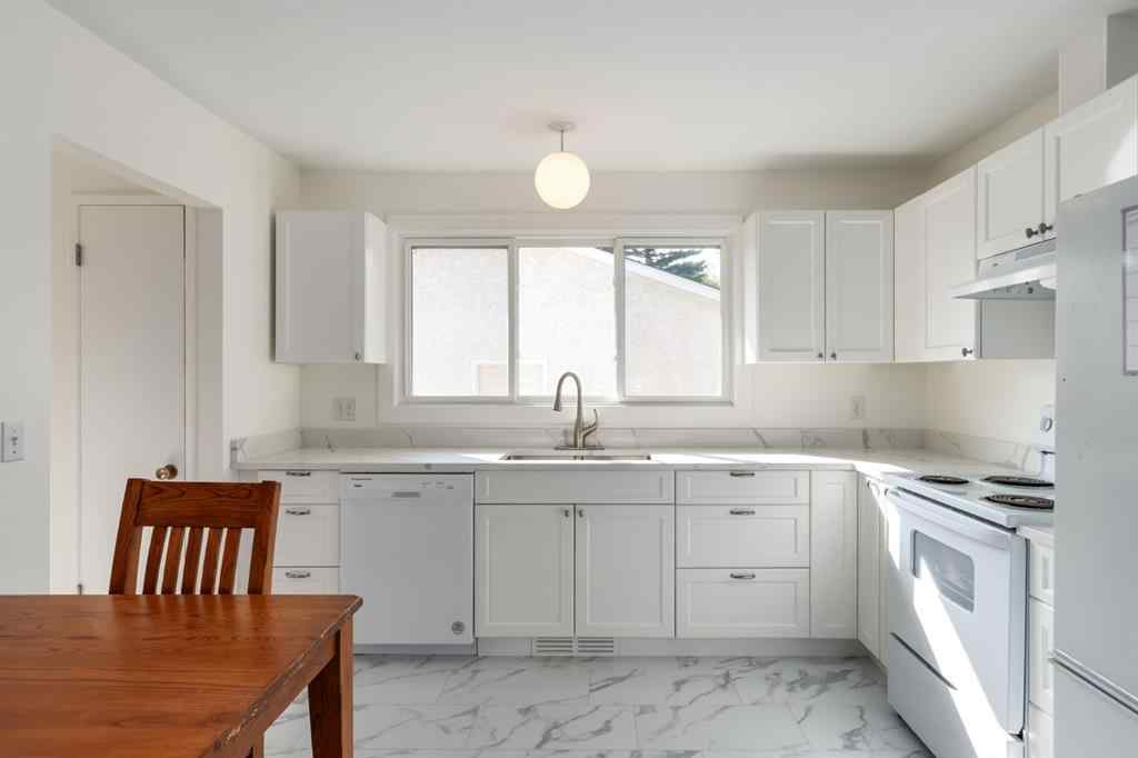 MLS® A2257547 - 207 Whiteview Bay NE in Whitehorn Calgary, Residential