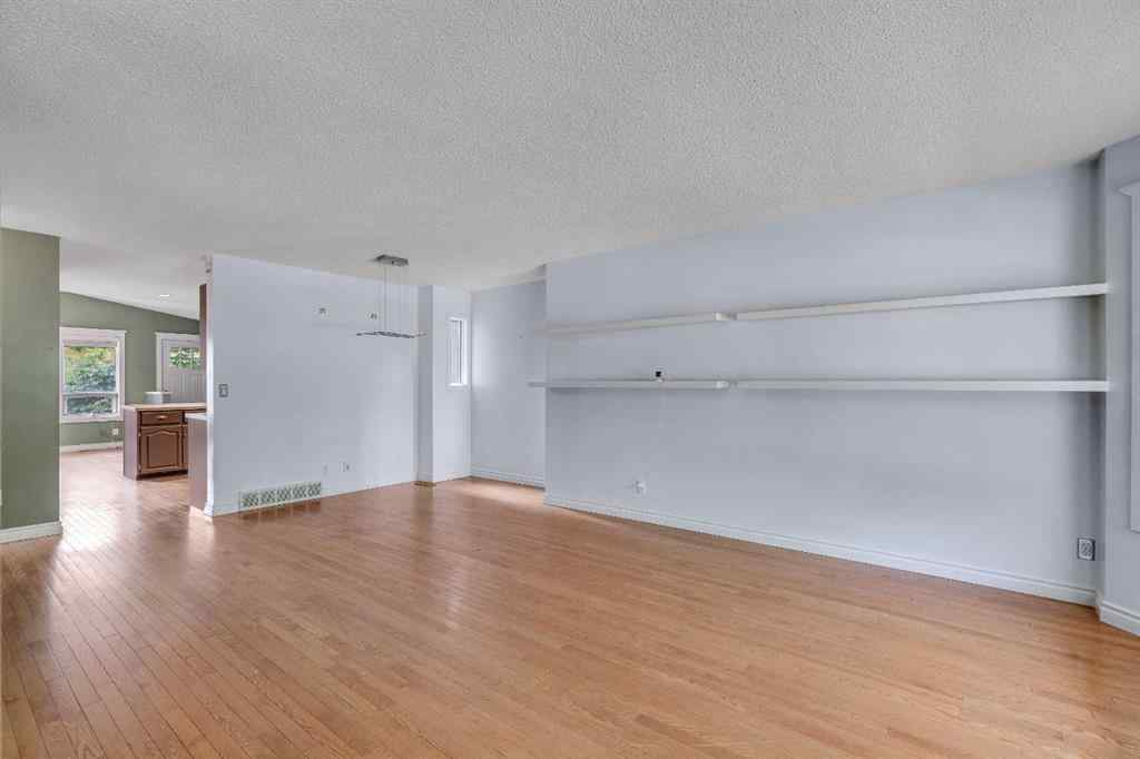 MLS® A2257548 - 2638 26A Street SW in Killarney/Glengarry Calgary, Residential