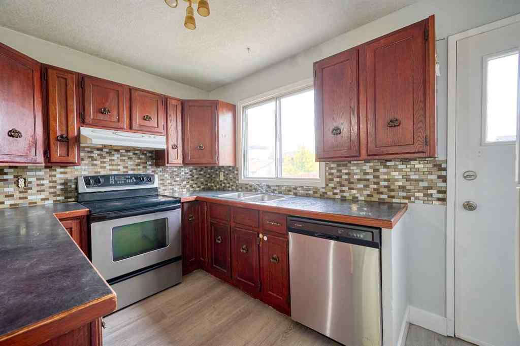 MLS® A2257559 - 120 Templeridge Close NE in Temple Calgary, Residential
