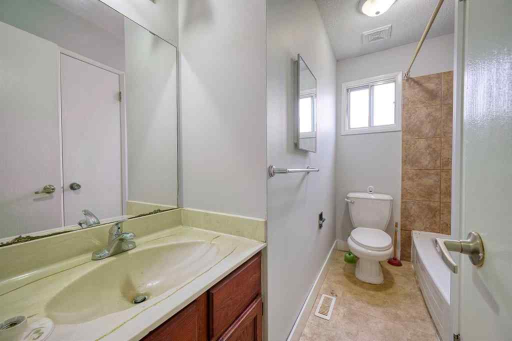 MLS® A2257559 - 120 Templeridge Close NE in Temple Calgary, Residential