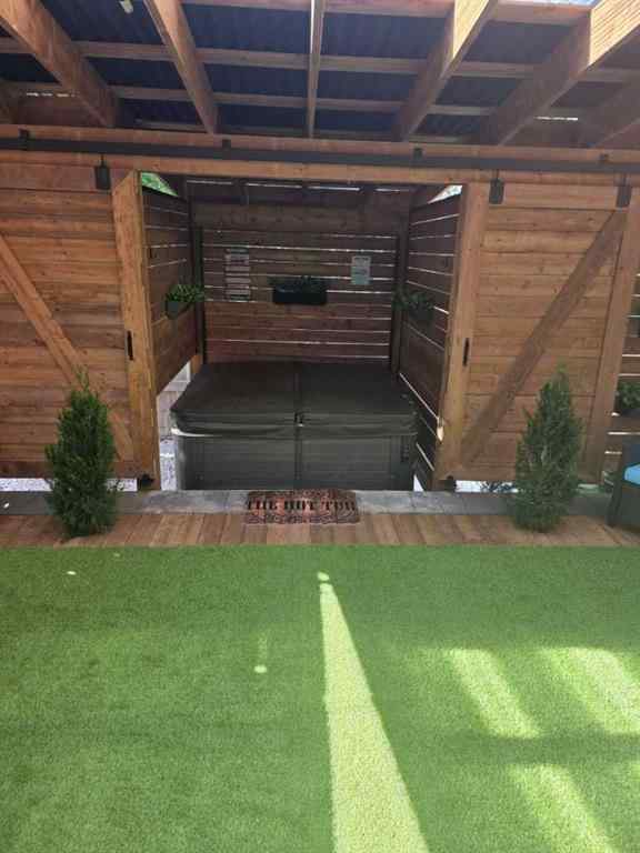 MLS® A2257565 - 86 West Point Mews SW in West Springs Calgary, Residential