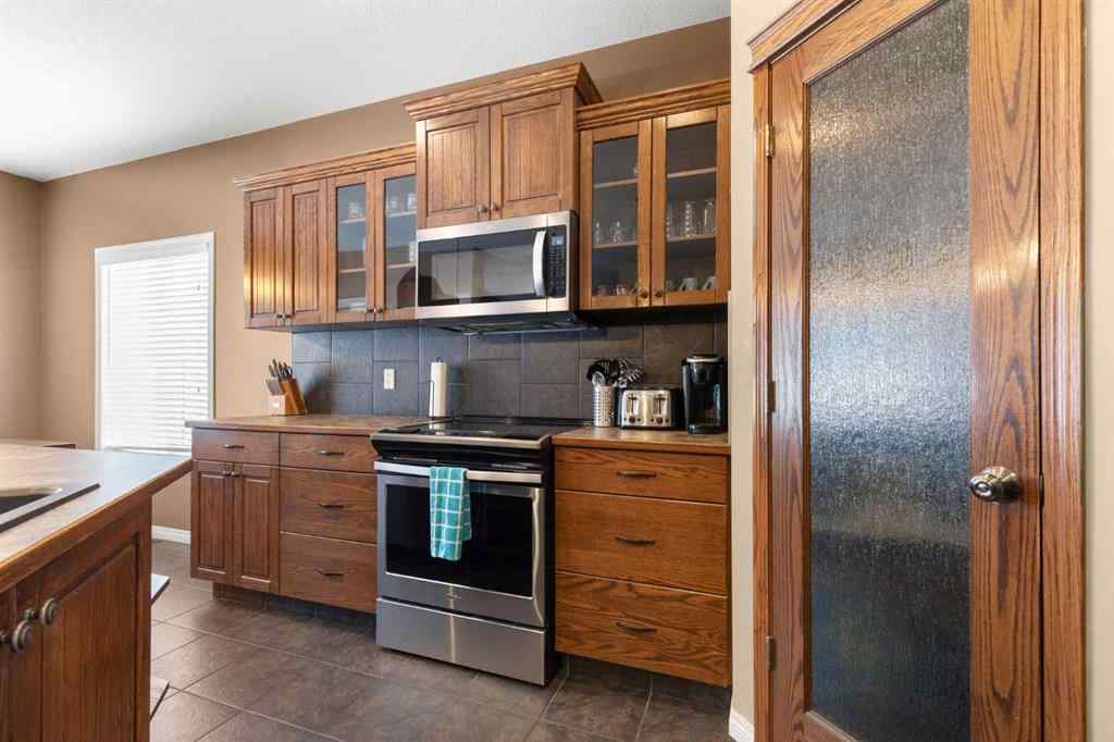 MLS® A2257574 - 358 Vista Drive SE in SE Southridge Medicine Hat, Residential