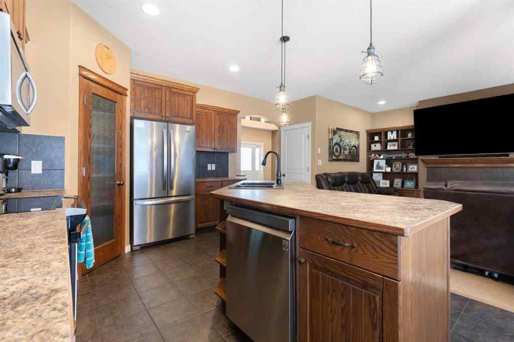 MLS® A2257574 - 358 Vista Drive SE in SE Southridge Medicine Hat, Residential