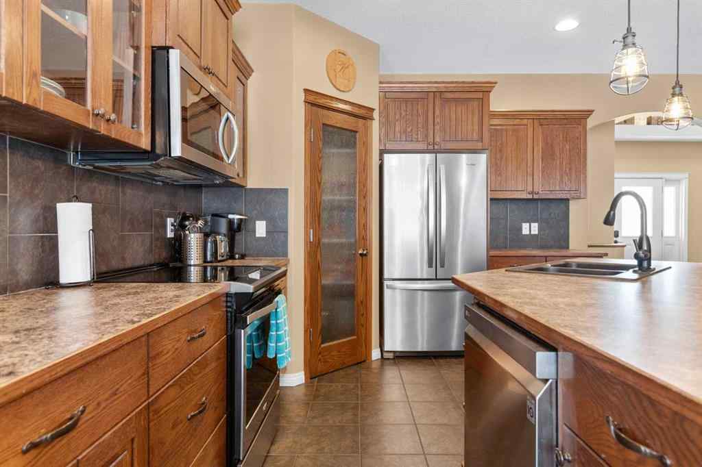 MLS® A2257574 - 358 Vista Drive SE in SE Southridge Medicine Hat, Residential