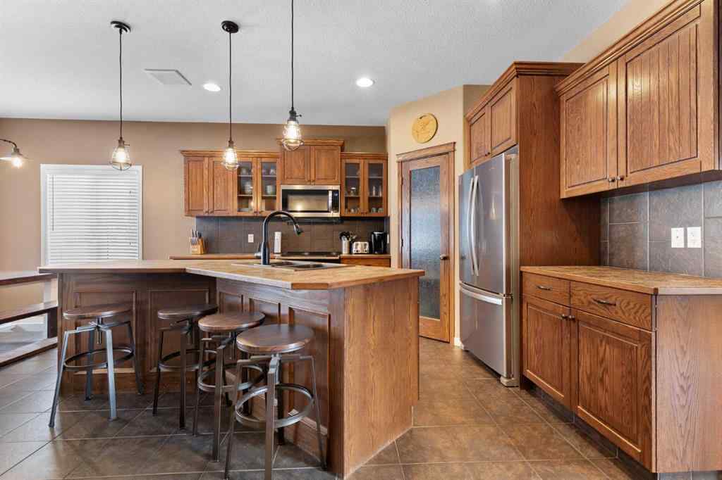 MLS® A2257574 - 358 Vista Drive SE in SE Southridge Medicine Hat, Residential