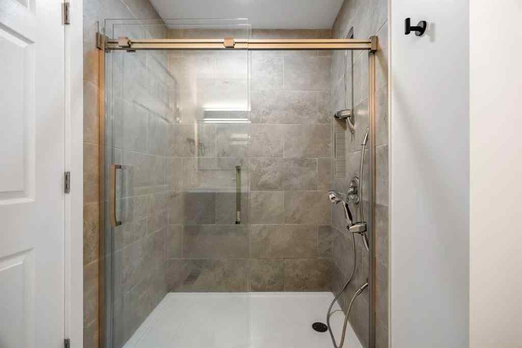 MLS® A2257575 - 247 Dover Ridge Close SE in Dover Calgary, Residential