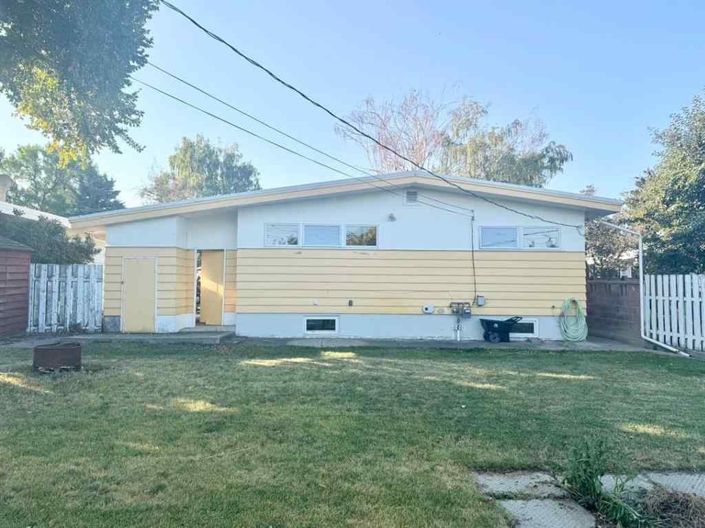 MLS® A2257587 - 809 11 Avenue S in Fleetwood Lethbridge, Residential