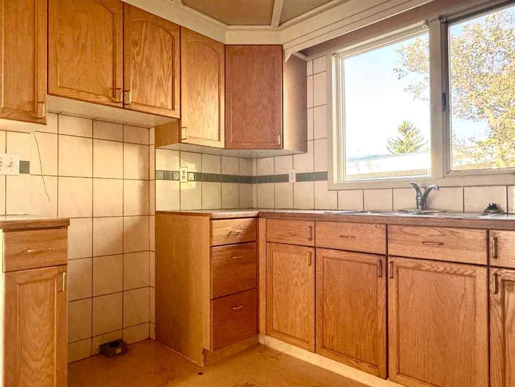 MLS® A2257587 - 809 11 Avenue S in Fleetwood Lethbridge, Residential