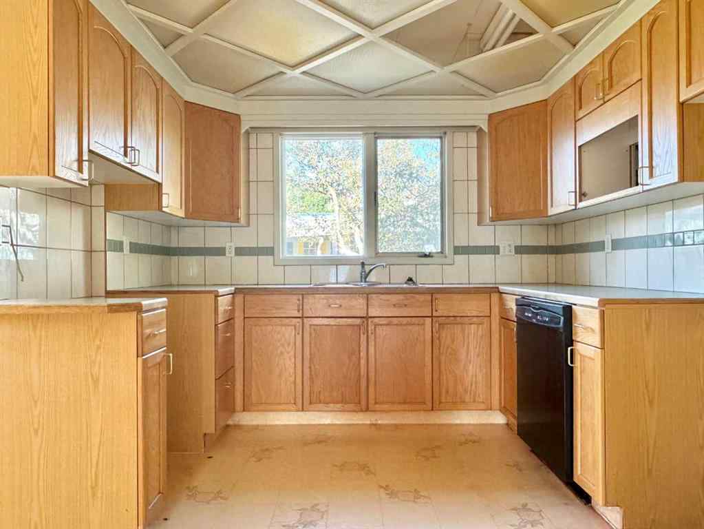 MLS® A2257587 - 809 11 Avenue S in Fleetwood Lethbridge, Residential