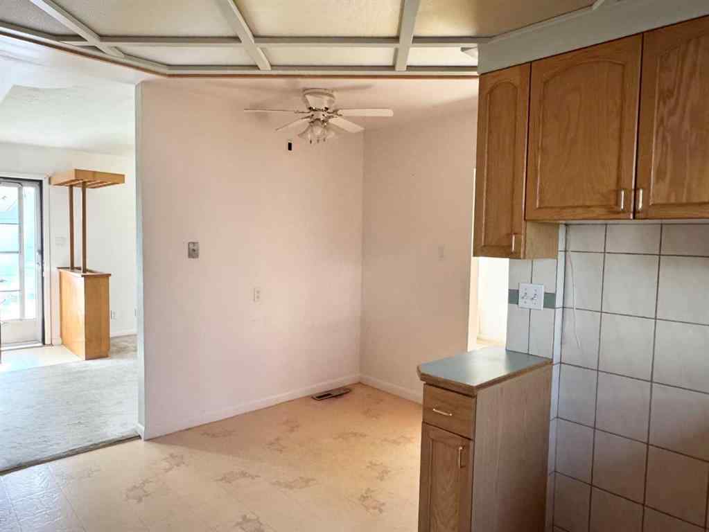 MLS® A2257587 - 809 11 Avenue S in Fleetwood Lethbridge, Residential