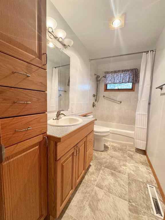 MLS® A2257587 - 809 11 Avenue S in Fleetwood Lethbridge, Residential