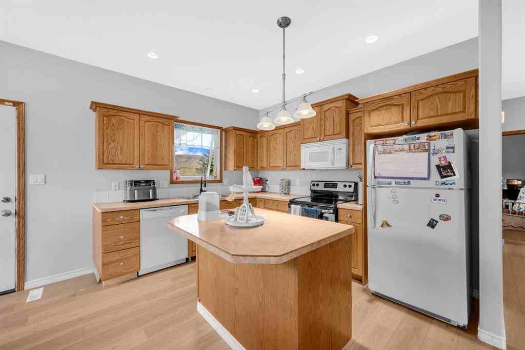 MLS® A2257589 - 20 Cambridge Drive  in NONE Carbon, Residential