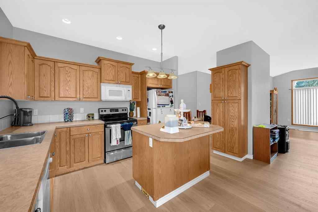 MLS® A2257589 - 20 Cambridge Drive  in NONE Carbon, Residential