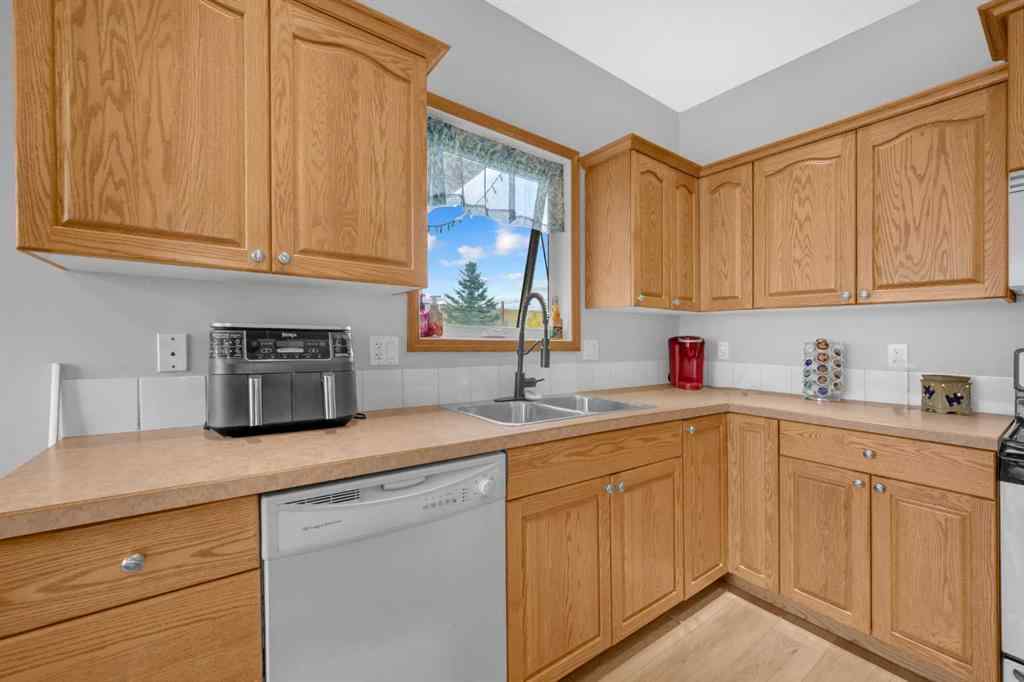 MLS® A2257589 - 20 Cambridge Drive  in NONE Carbon, Residential