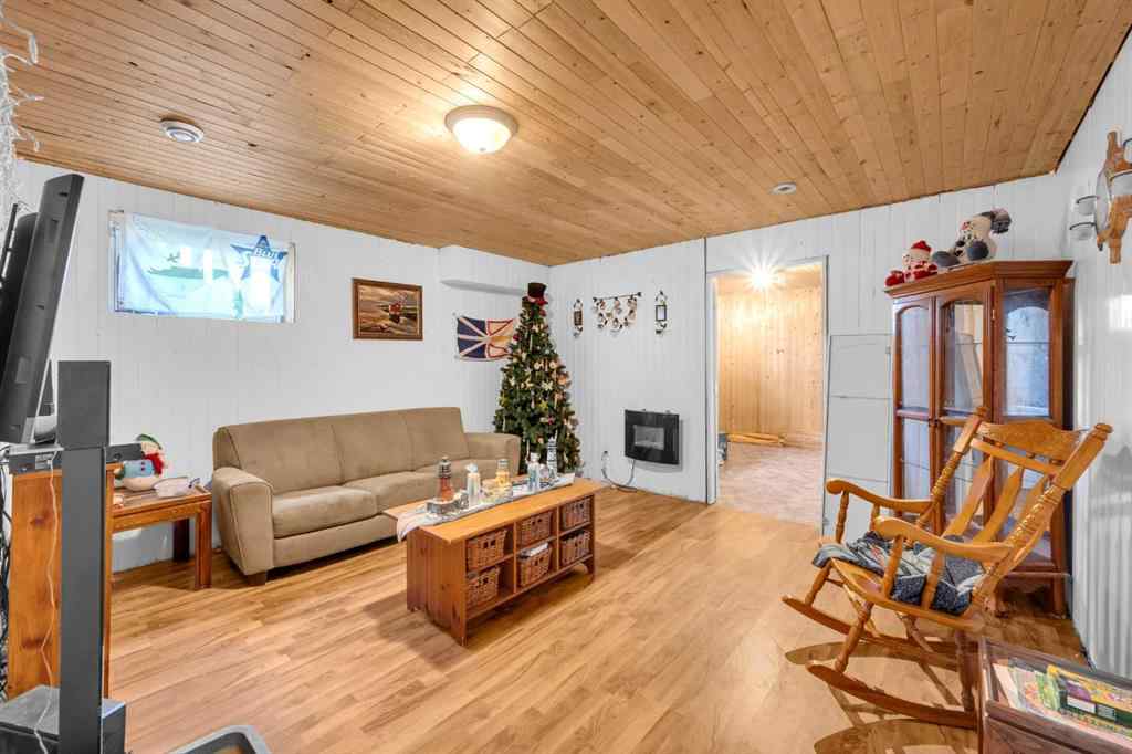 MLS® A2257589 - 20 Cambridge Drive  in NONE Carbon, Residential