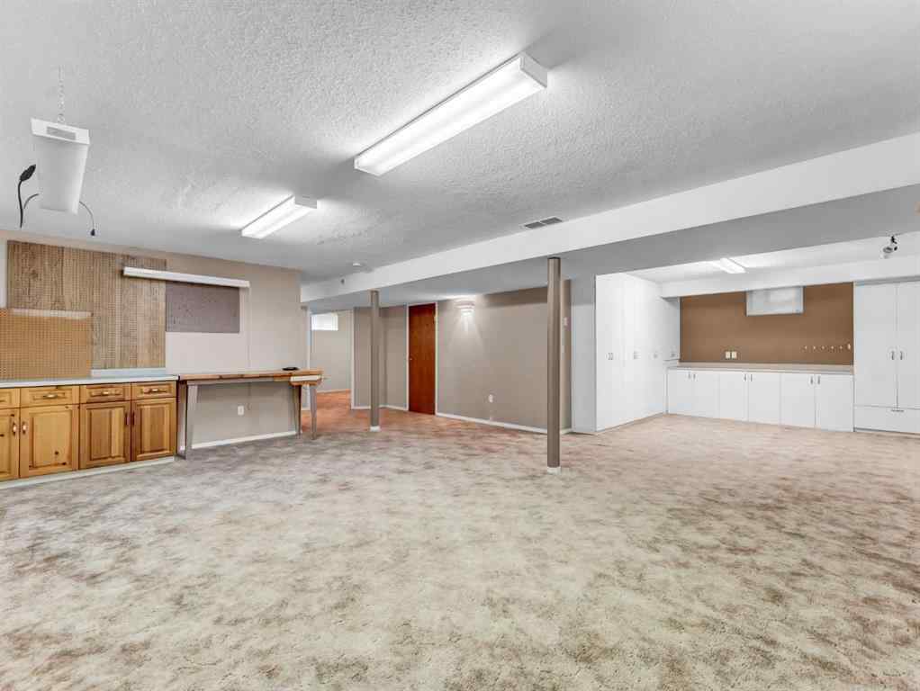 MLS® A2257590 - 10 Park Meadows Place SE in Southview-Park Meadows Medicine Hat, Residential