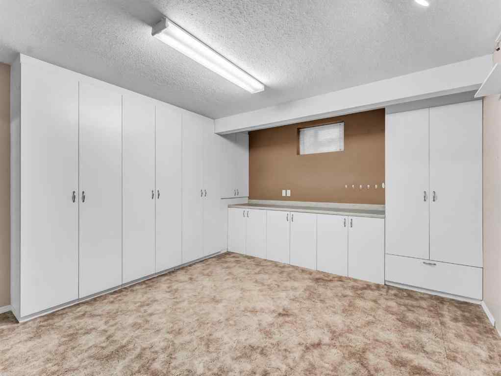 MLS® A2257590 - 10 Park Meadows Place SE in Southview-Park Meadows Medicine Hat, Residential