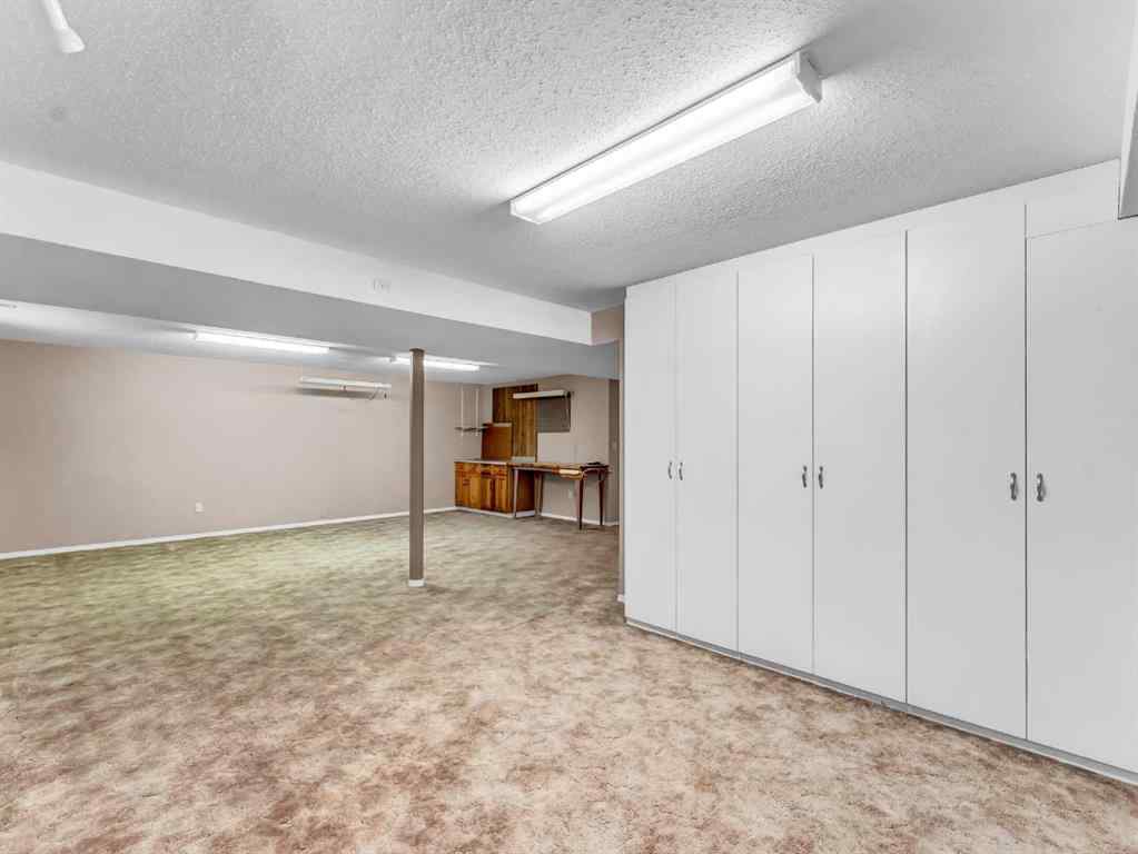 MLS® A2257590 - 10 Park Meadows Place SE in Southview-Park Meadows Medicine Hat, Residential