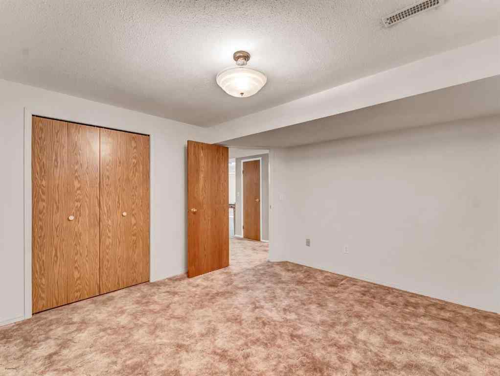 MLS® A2257590 - 10 Park Meadows Place SE in Southview-Park Meadows Medicine Hat, Residential