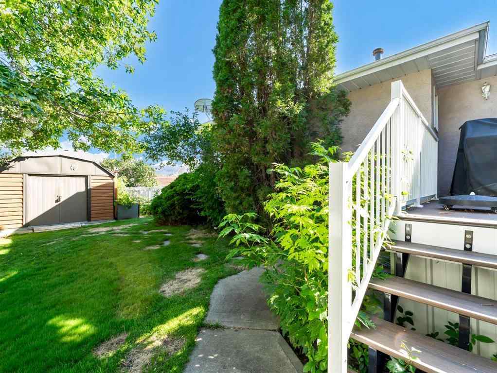 MLS® A2257590 - 10 Park Meadows Place SE in Southview-Park Meadows Medicine Hat, Residential