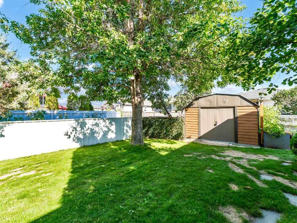 MLS® A2257590 - 10 Park Meadows Place SE in Southview-Park Meadows Medicine Hat, Residential