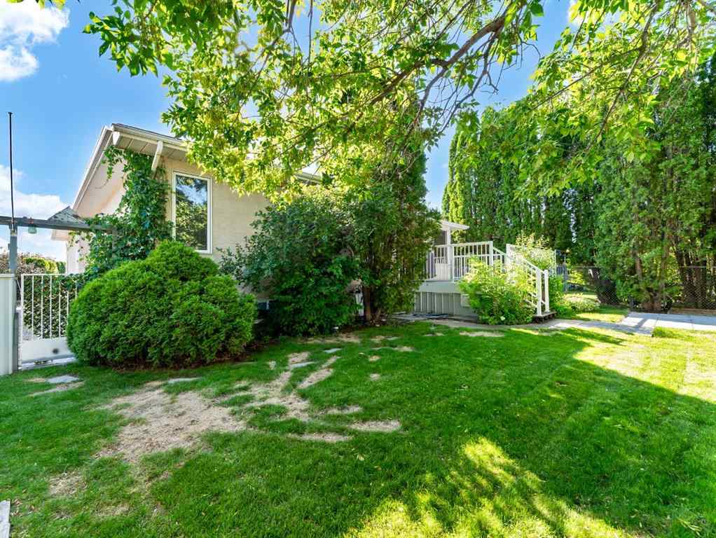 MLS® A2257590 - 10 Park Meadows Place SE in Southview-Park Meadows Medicine Hat, Residential