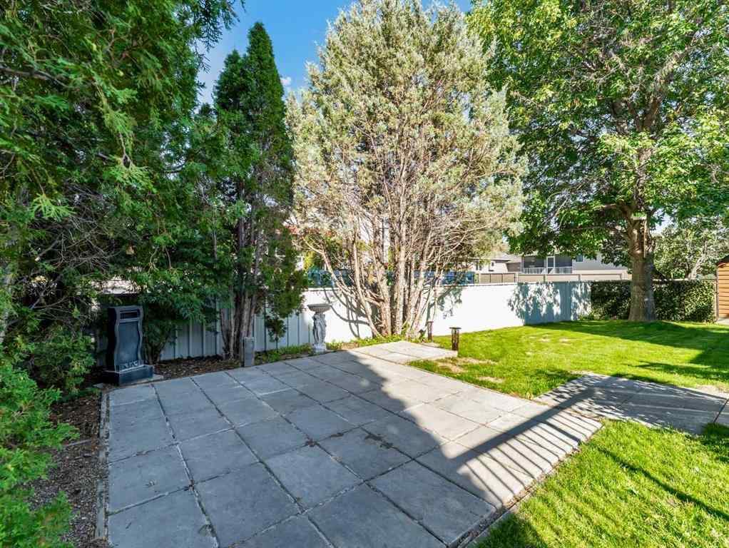MLS® A2257590 - 10 Park Meadows Place SE in Southview-Park Meadows Medicine Hat, Residential