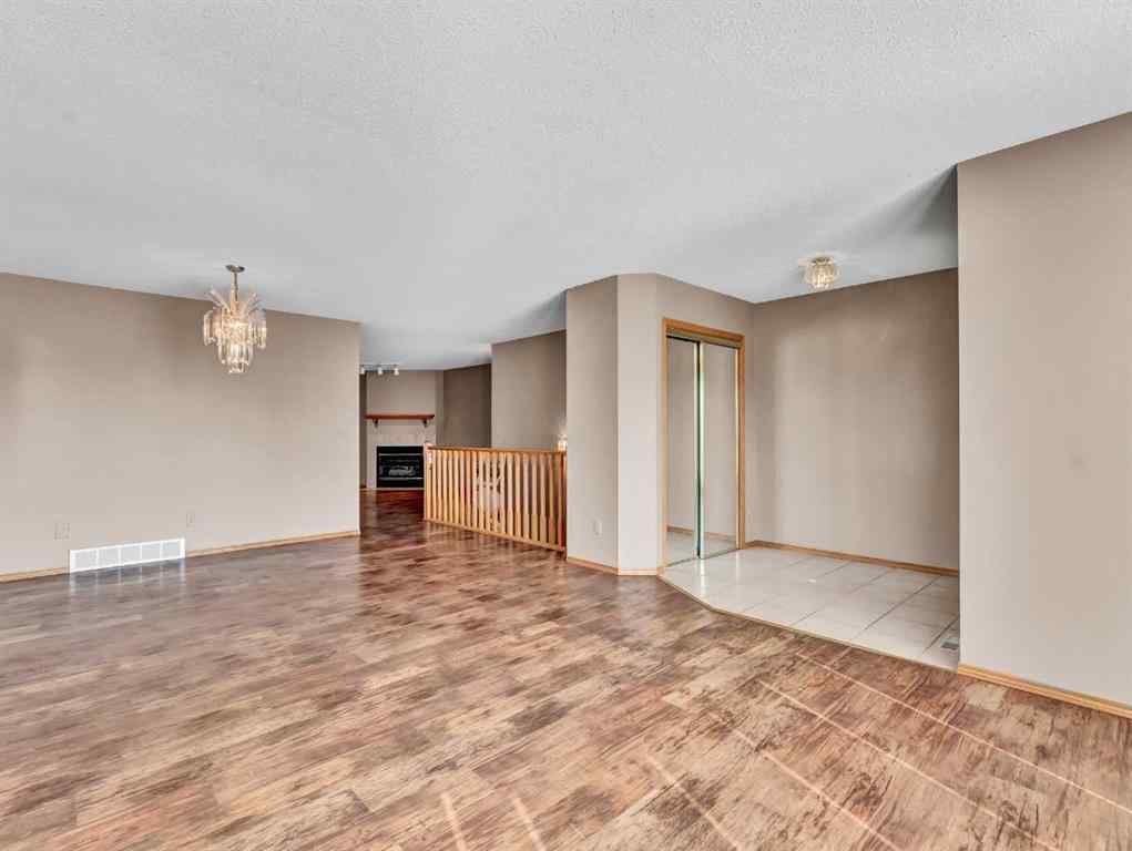 MLS® A2257590 - 10 Park Meadows Place SE in Southview-Park Meadows Medicine Hat, Residential