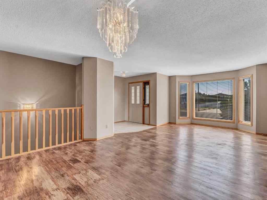 MLS® A2257590 - 10 Park Meadows Place SE in Southview-Park Meadows Medicine Hat, Residential