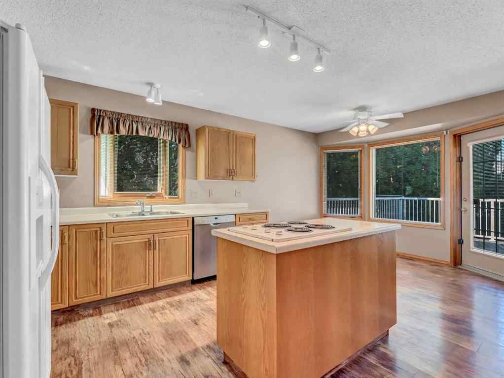 MLS® A2257590 - 10 Park Meadows Place SE in Southview-Park Meadows Medicine Hat, Residential