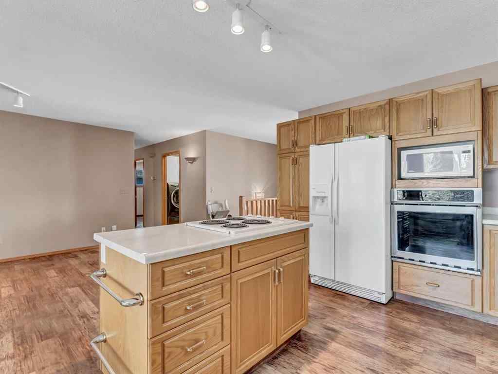 MLS® A2257590 - 10 Park Meadows Place SE in Southview-Park Meadows Medicine Hat, Residential
