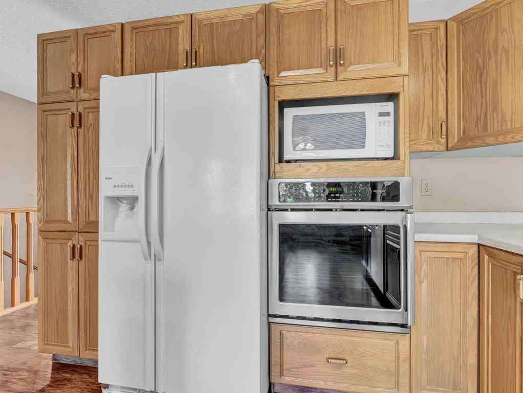 MLS® A2257590 - 10 Park Meadows Place SE in Southview-Park Meadows Medicine Hat, Residential