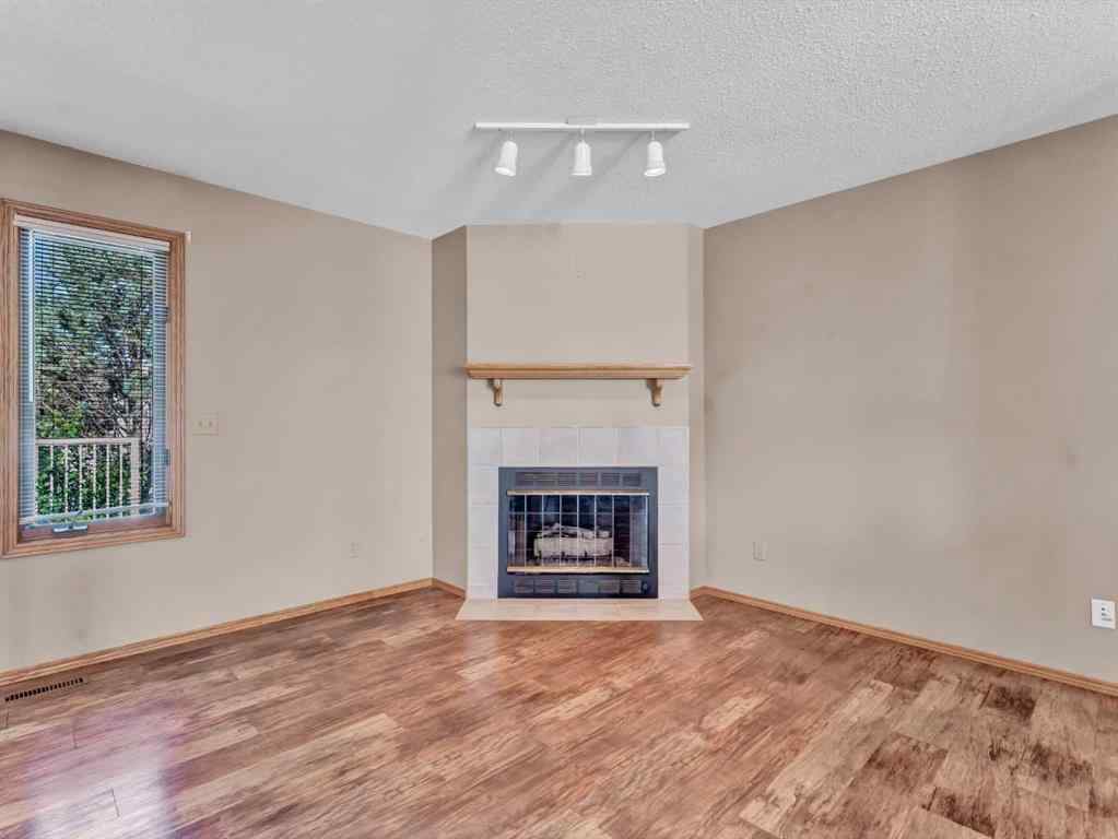 MLS® A2257590 - 10 Park Meadows Place SE in Southview-Park Meadows Medicine Hat, Residential