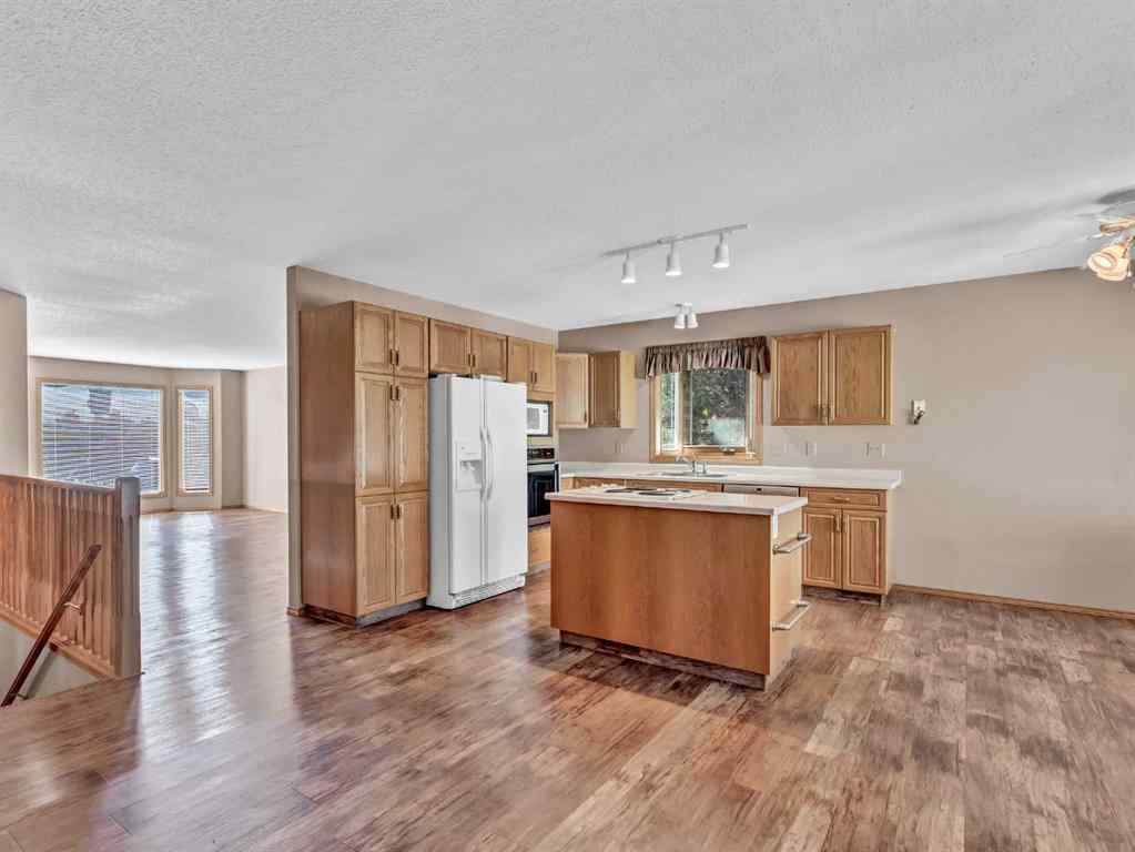 MLS® A2257590 - 10 Park Meadows Place SE in Southview-Park Meadows Medicine Hat, Residential