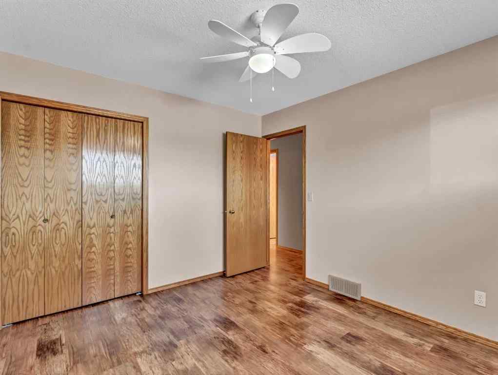 MLS® A2257590 - 10 Park Meadows Place SE in Southview-Park Meadows Medicine Hat, Residential