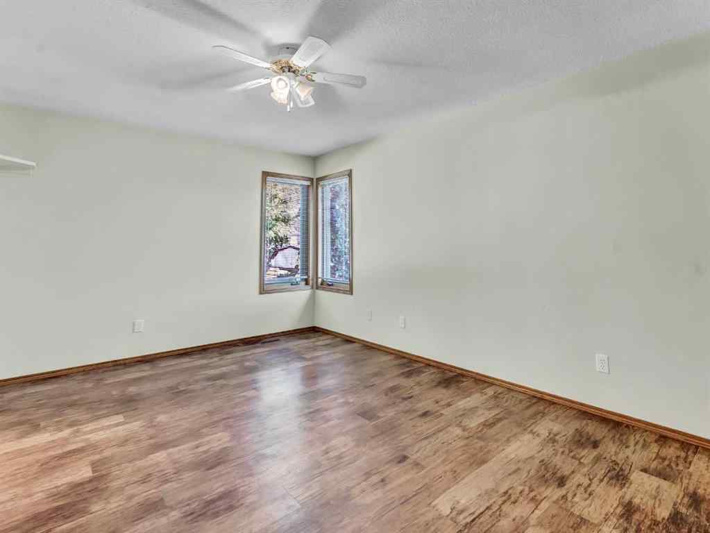 MLS® A2257590 - 10 Park Meadows Place SE in Southview-Park Meadows Medicine Hat, Residential
