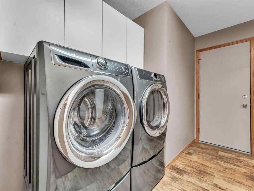 MLS® A2257590 - 10 Park Meadows Place SE in Southview-Park Meadows Medicine Hat, Residential