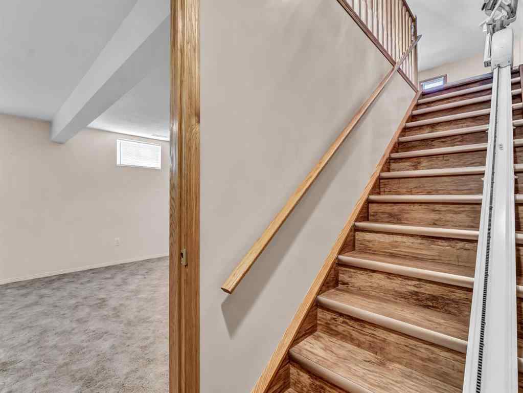 MLS® A2257590 - 10 Park Meadows Place SE in Southview-Park Meadows Medicine Hat, Residential