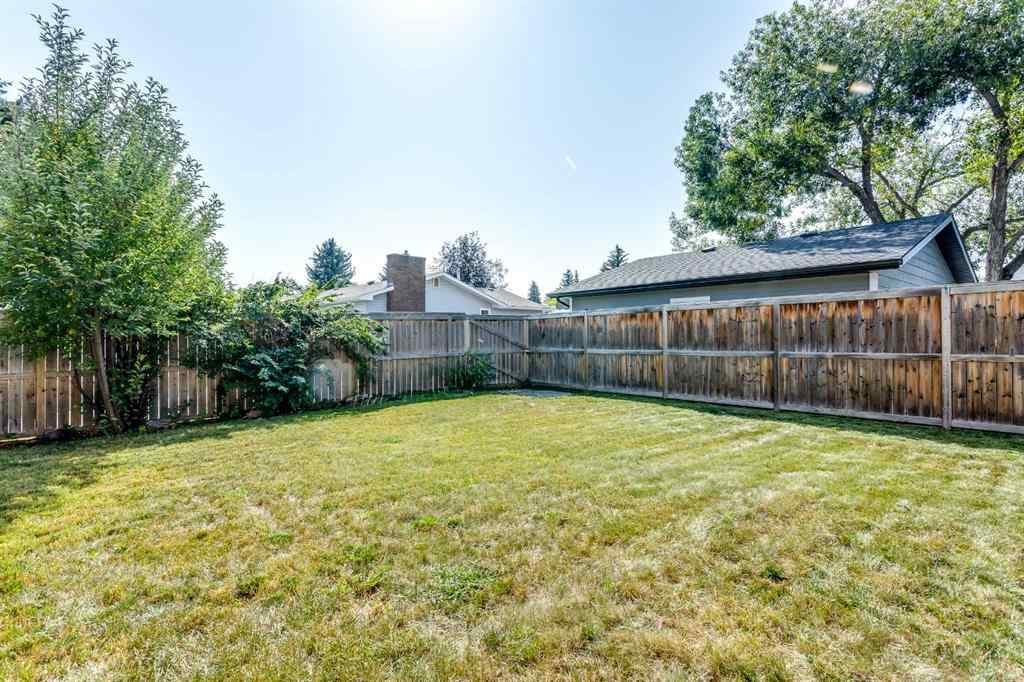 MLS® A2257594 - 135 Parkglen Crescent SE in Parkland Calgary, Residential