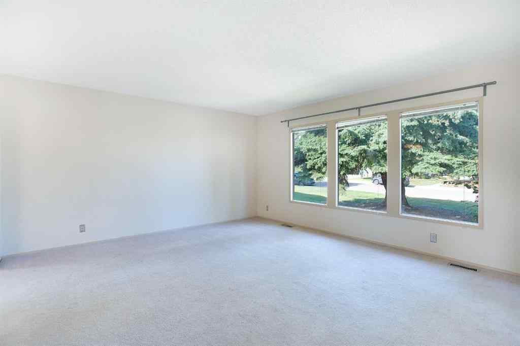 MLS® A2257594 - 135 Parkglen Crescent SE in Parkland Calgary, Residential