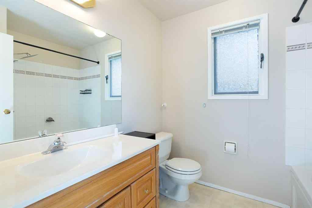 MLS® A2257594 - 135 Parkglen Crescent SE in Parkland Calgary, Residential