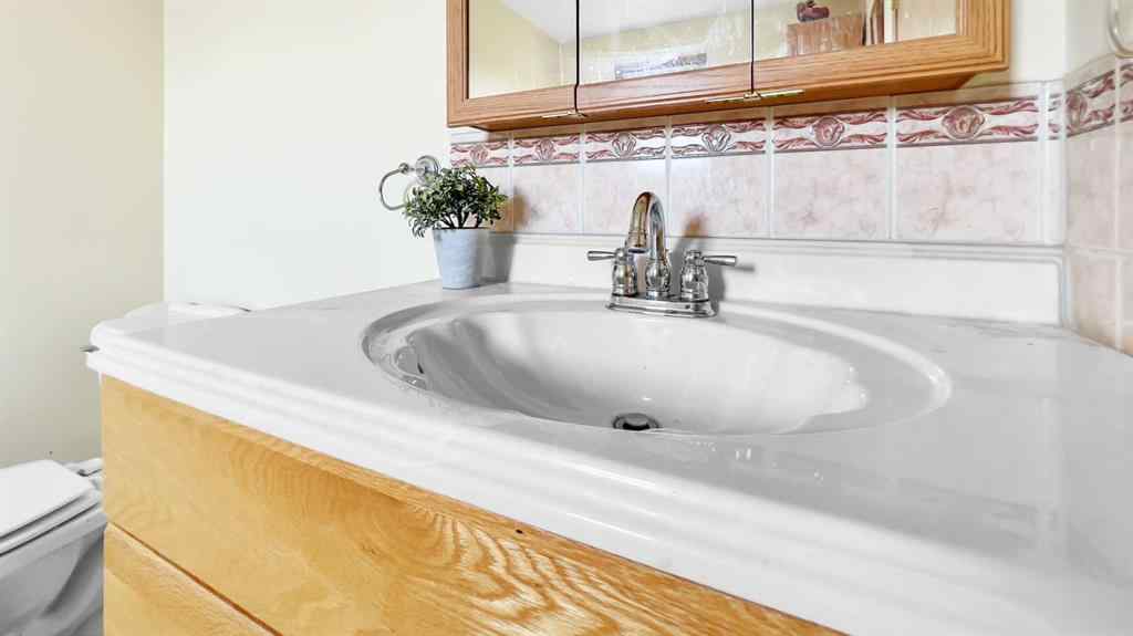 MLS® A2257597 - 6 Drake Street  in NONE Fleet, Residential