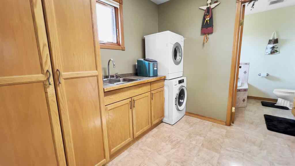 MLS® A2257597 - 6 Drake Street  in NONE Fleet, Residential