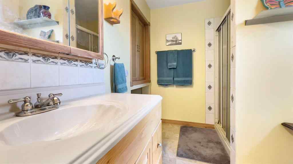 MLS® A2257597 - 6 Drake Street  in NONE Fleet, Residential