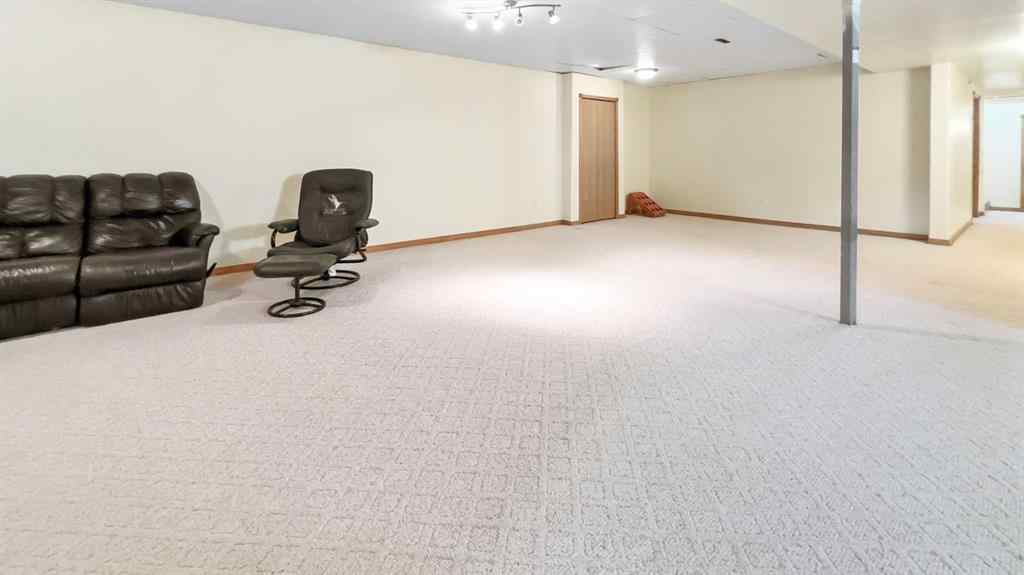 MLS® A2257597 - 6 Drake Street  in NONE Fleet, Residential